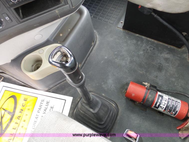 image for item K7962 2007 Volvo VNM semi truck