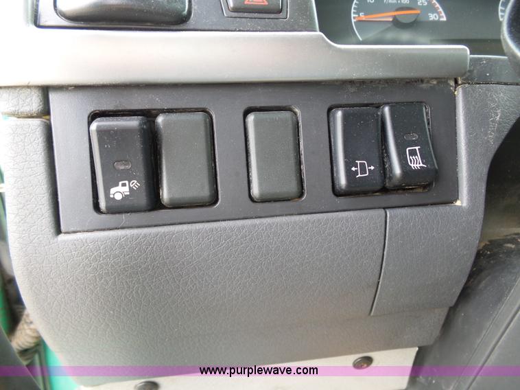 image for item K7962 2007 Volvo VNM semi truck