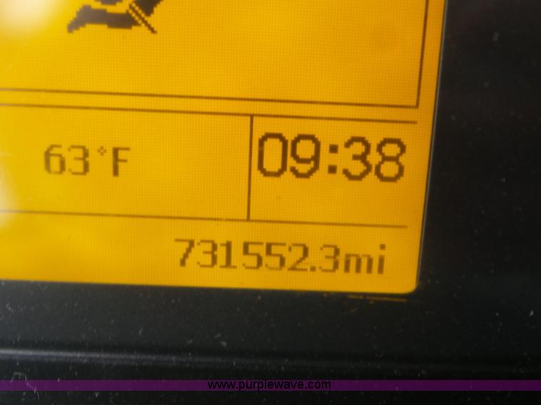 image for item K7962 2007 Volvo VNM semi truck