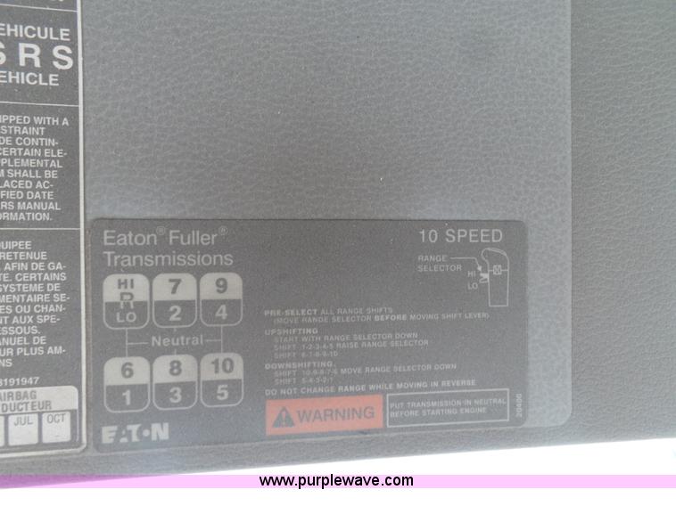 image for item K7962 2007 Volvo VNM semi truck