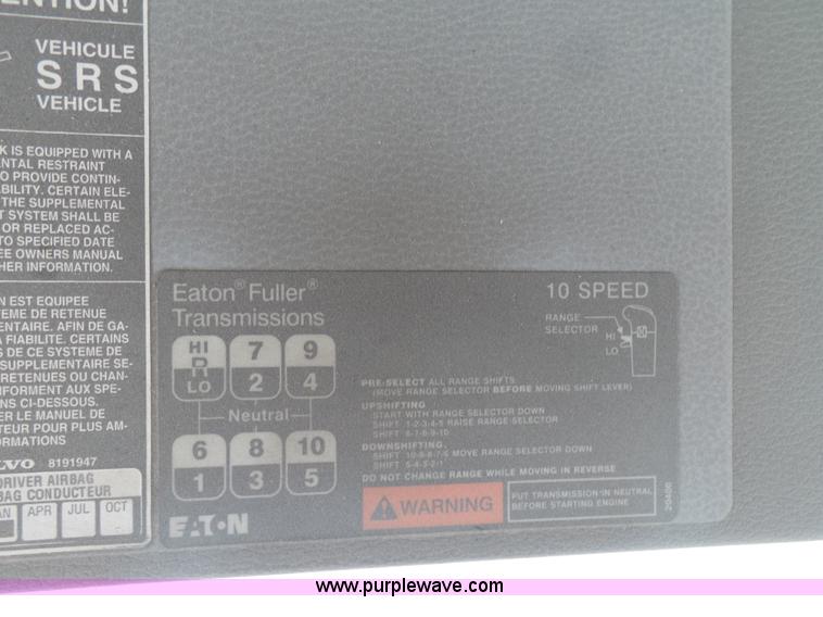 image for item K7962 2007 Volvo VNM semi truck