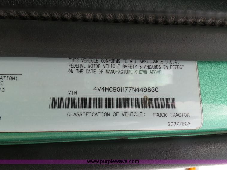 image for item K7962 2007 Volvo VNM semi truck