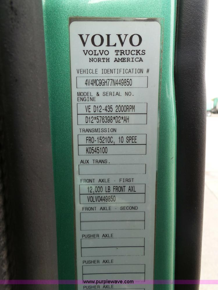 image for item K7962 2007 Volvo VNM semi truck