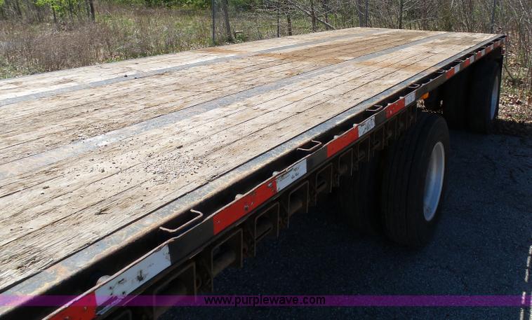 image for item K7987 2011 Transcraft TL-2000 flatbed trailer