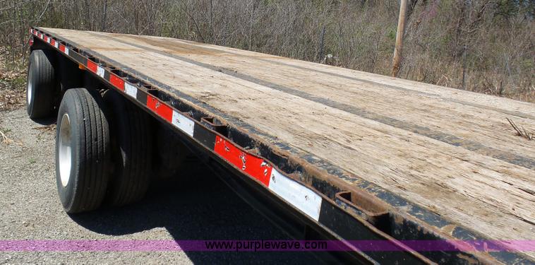image for item K7987 2011 Transcraft TL-2000 flatbed trailer