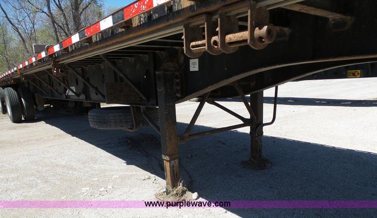 image for item K7989 2005 Transcraft TL-2000 flatbed trailer