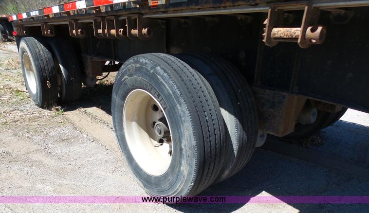 image for item K7989 2005 Transcraft TL-2000 flatbed trailer