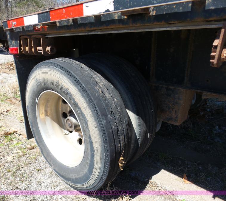 image for item K7989 2005 Transcraft TL-2000 flatbed trailer