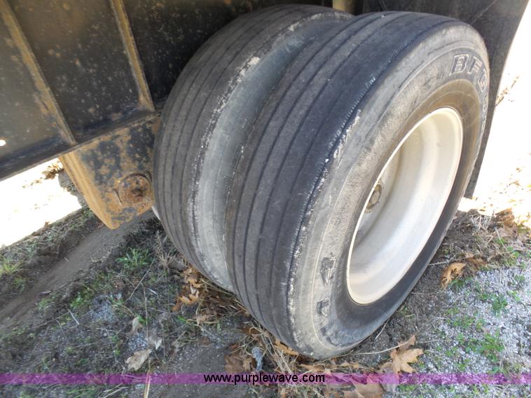 image for item K7989 2005 Transcraft TL-2000 flatbed trailer