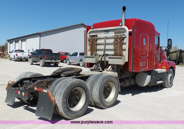 image for item K7991 2005 Kenworth T600 semi truck