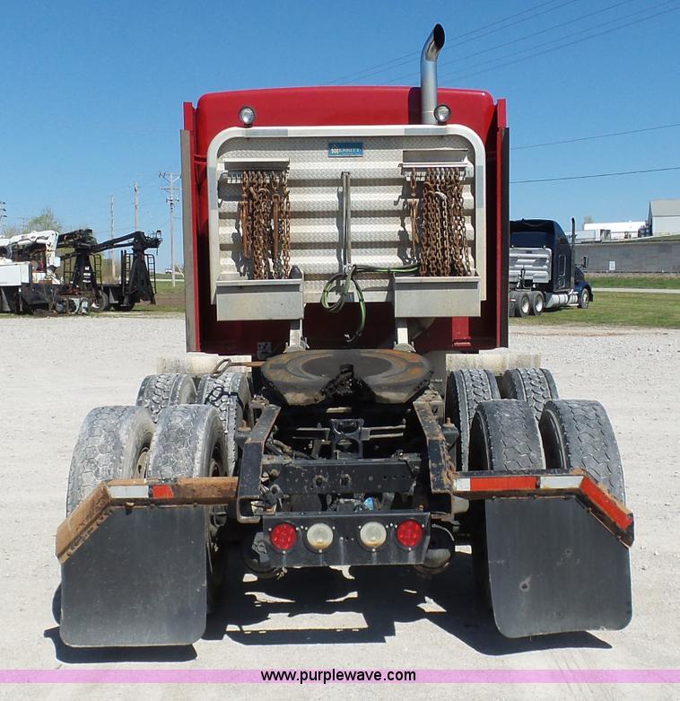 image for item K7991 2005 Kenworth T600 semi truck