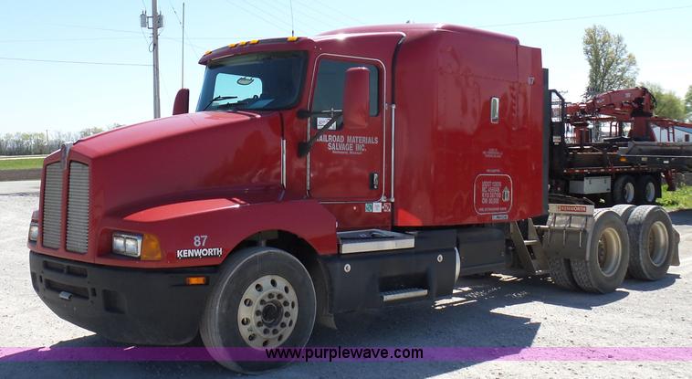 image for item K7991 2005 Kenworth T600 semi truck