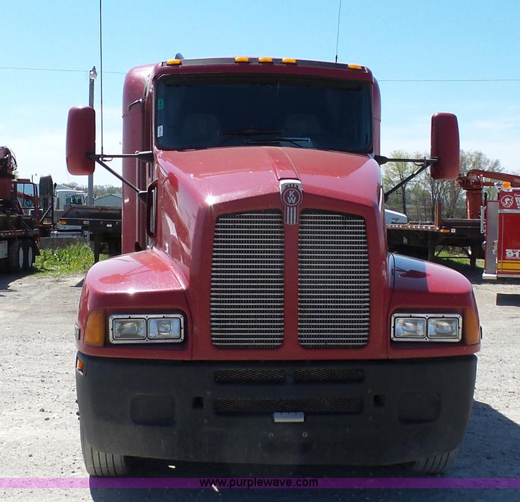 image for item K7991 2005 Kenworth T600 semi truck