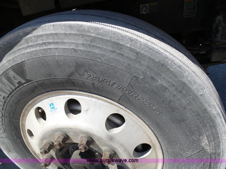 image for item K7991 2005 Kenworth T600 semi truck