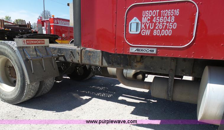 image for item K7991 2005 Kenworth T600 semi truck