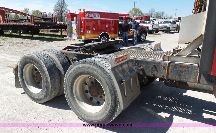 image for item K7991 2005 Kenworth T600 semi truck