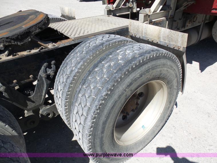 image for item K7991 2005 Kenworth T600 semi truck