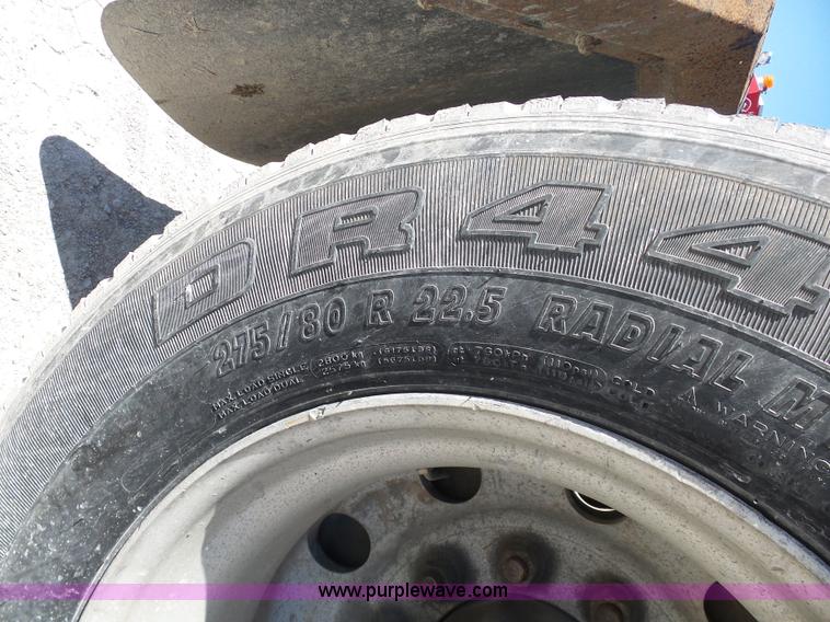 image for item K7991 2005 Kenworth T600 semi truck