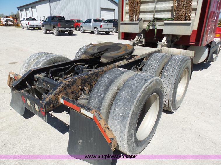 image for item K7991 2005 Kenworth T600 semi truck