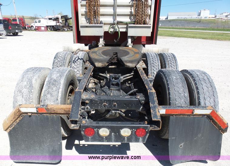 image for item K7991 2005 Kenworth T600 semi truck