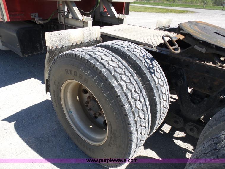 image for item K7991 2005 Kenworth T600 semi truck