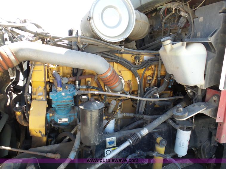 image for item K7991 2005 Kenworth T600 semi truck