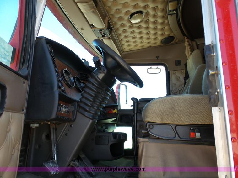 image for item K7991 2005 Kenworth T600 semi truck