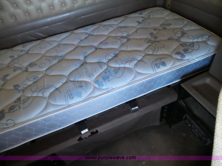 image for item K7991 2005 Kenworth T600 semi truck