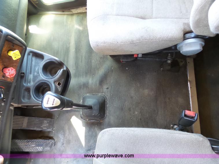 image for item K7991 2005 Kenworth T600 semi truck