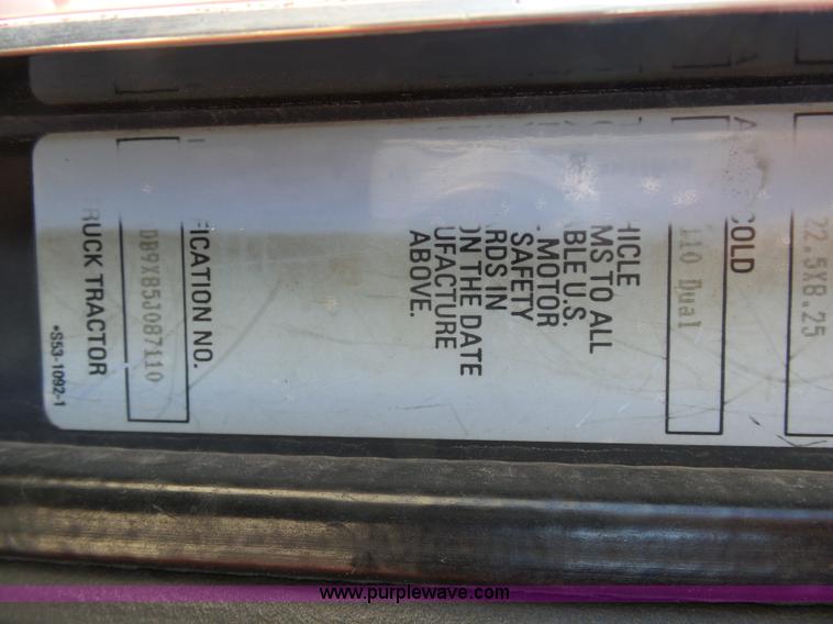 image for item K7991 2005 Kenworth T600 semi truck