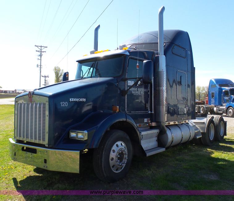 image for item K7993 2007 Kenworth semi truck