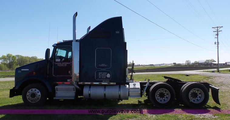 image for item K7993 2007 Kenworth semi truck