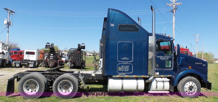 image for item K7993 2007 Kenworth semi truck