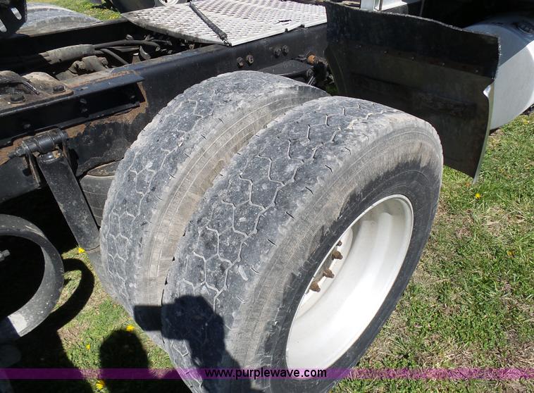 image for item K7993 2007 Kenworth semi truck