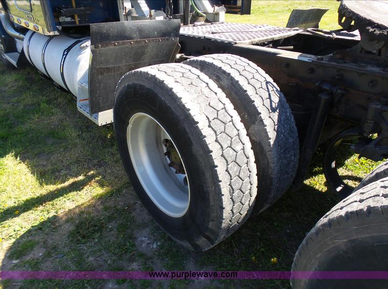 image for item K7993 2007 Kenworth semi truck