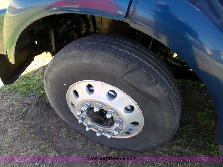 image for item K7993 2007 Kenworth semi truck