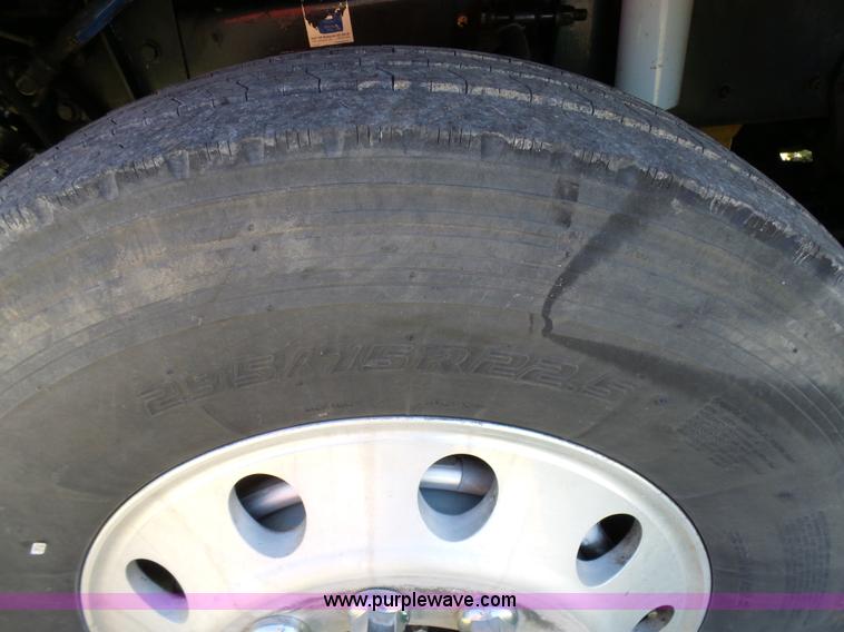 image for item K7993 2007 Kenworth semi truck