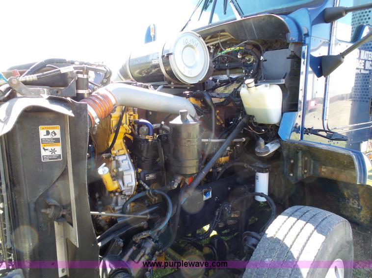 image for item K7993 2007 Kenworth semi truck