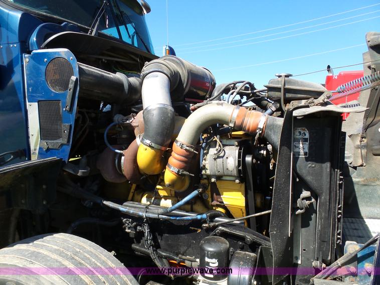 image for item K7993 2007 Kenworth semi truck