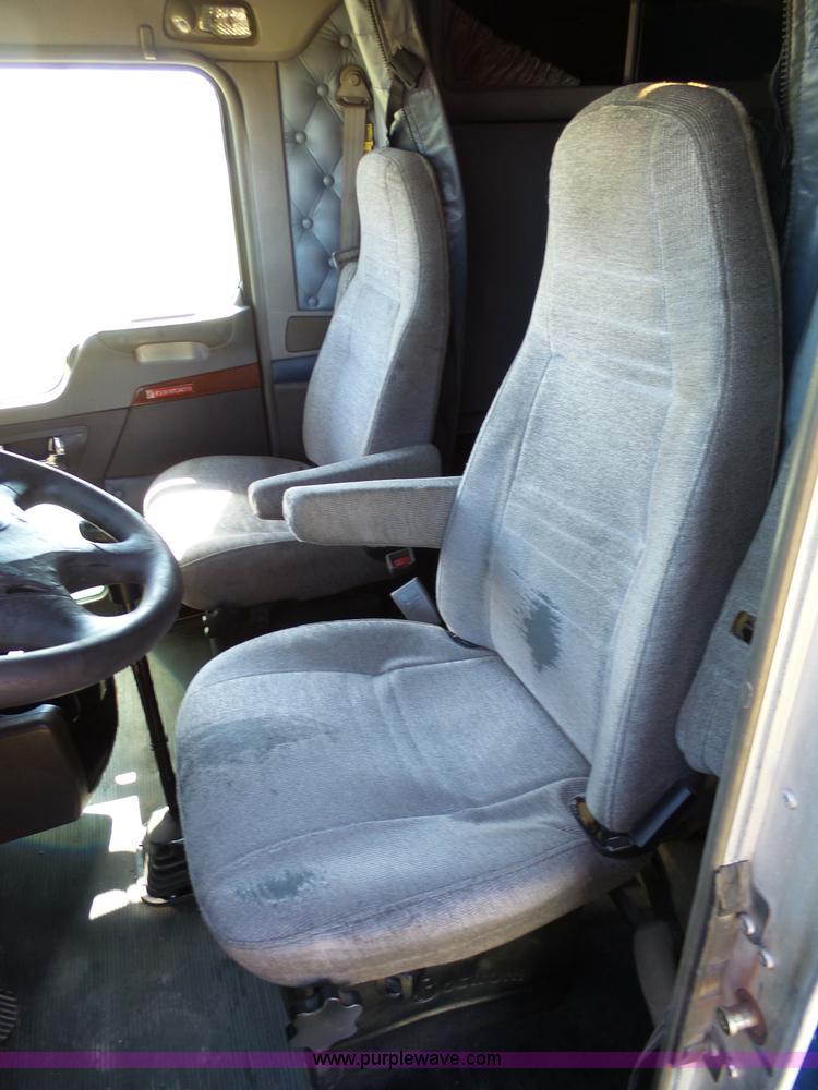 image for item K7993 2007 Kenworth semi truck