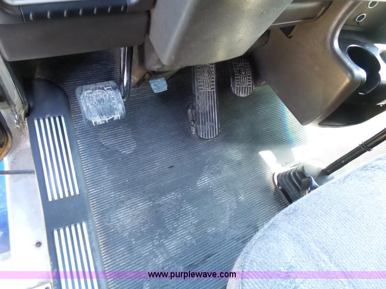 image for item K7993 2007 Kenworth semi truck