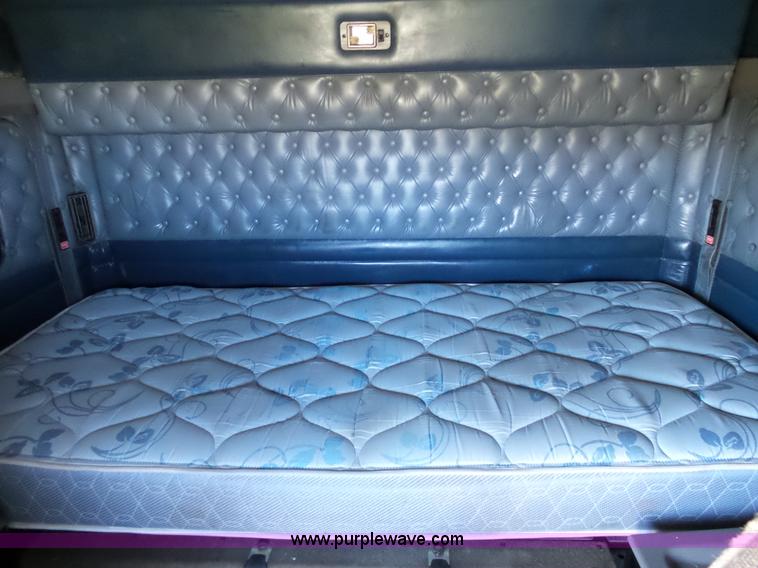 image for item K7993 2007 Kenworth semi truck