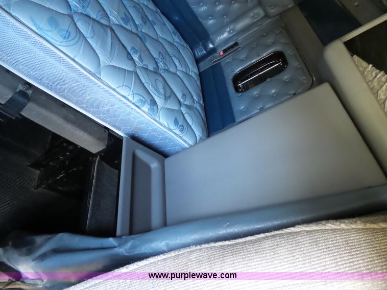 image for item K7993 2007 Kenworth semi truck