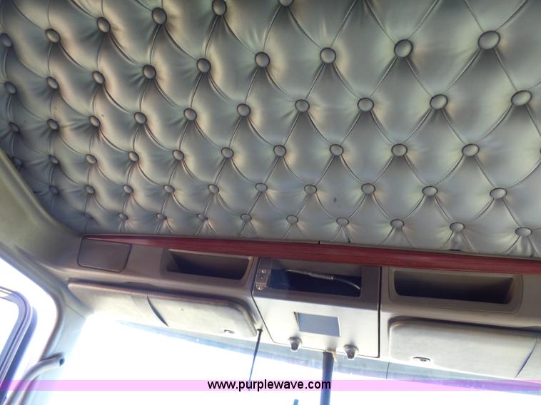 image for item K7993 2007 Kenworth semi truck