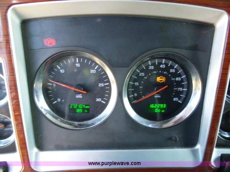 image for item K7993 2007 Kenworth semi truck