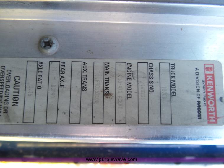 image for item K7993 2007 Kenworth semi truck