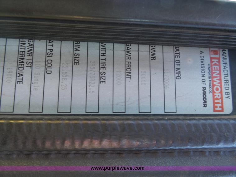 image for item K7993 2007 Kenworth semi truck