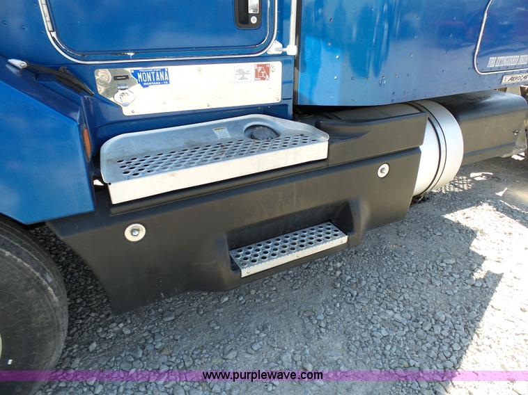 image for item K7994 2006 Kenworth T600 semi truck