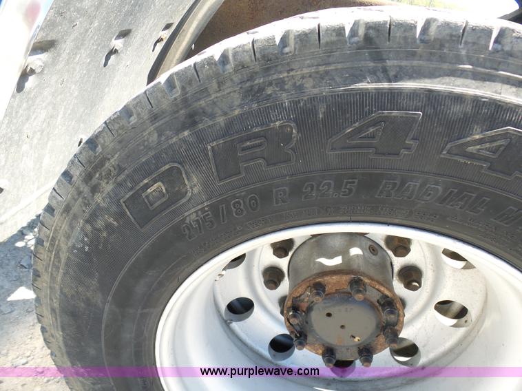 image for item K7994 2006 Kenworth T600 semi truck