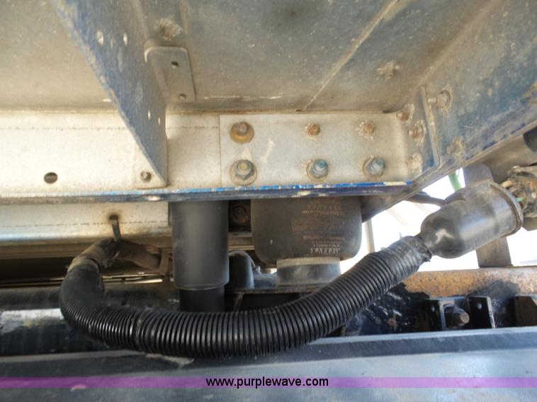 image for item K7994 2006 Kenworth T600 semi truck